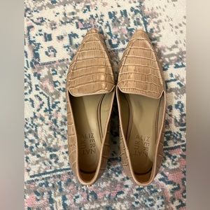Naturalizer tan loafers